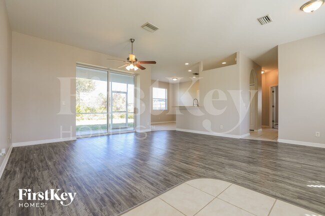 Photo - 2474 Saybrook Ave