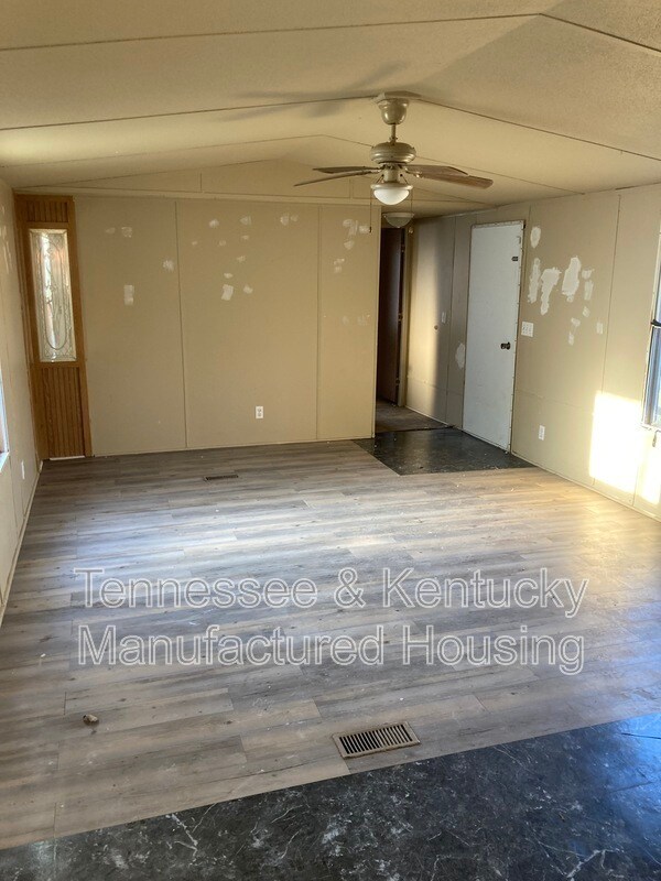 Photo - 209 Cumberland Ln