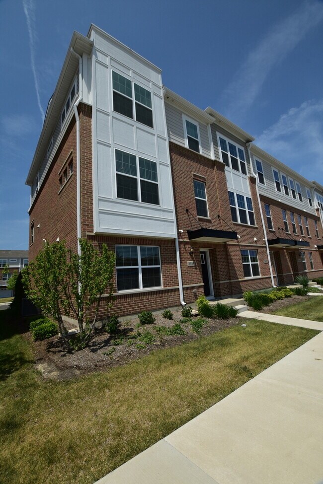Photo - 2939 Showplace Dr