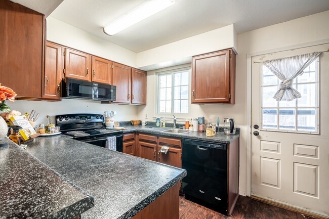 Photo - 3612 Queen Anne Way