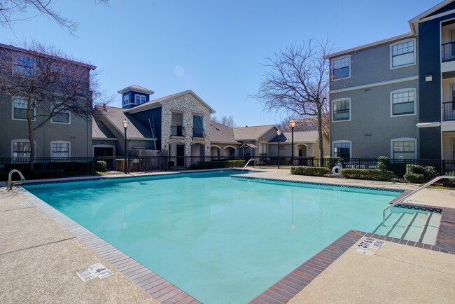 Trailside at Trinity Forest - Trailside at Trinity Forest Apartamentos