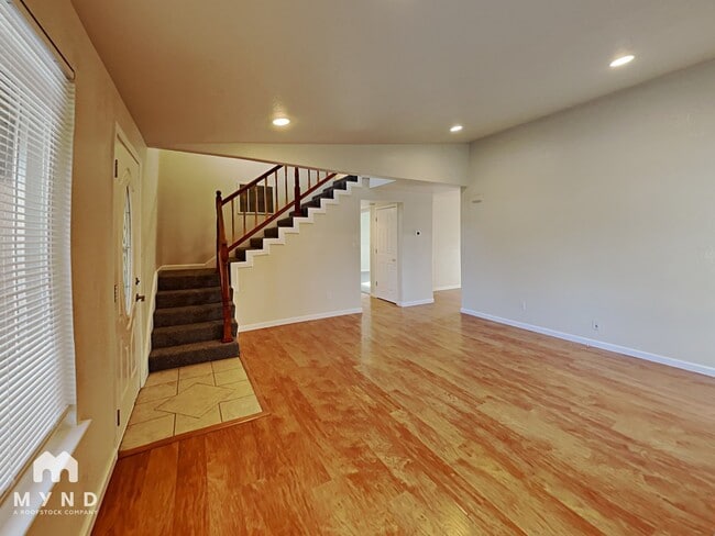 Photo - 875 Glen Vista Dr