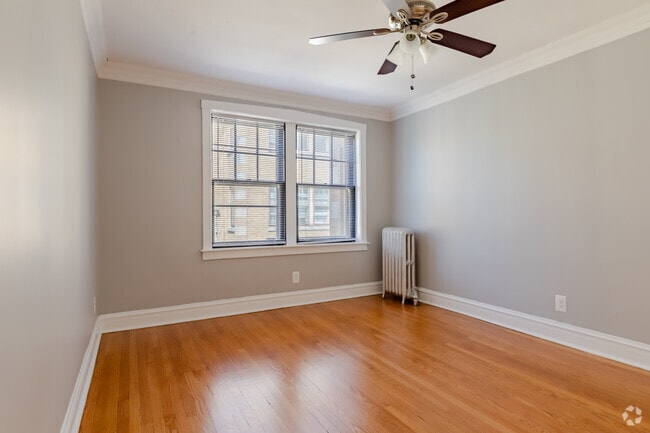 2BR, 2BA - 870SF