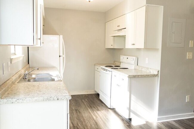 Photo - 22 S Germantown Rd Unit B4