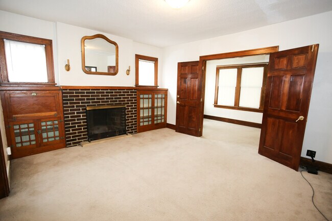 Photo - 810 Range St