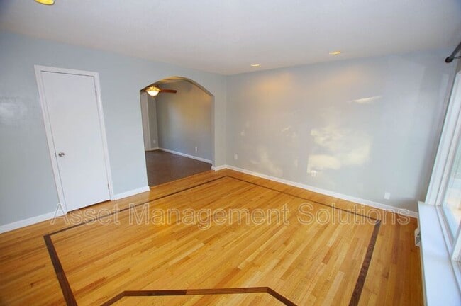Photo - 723 Riderwood Dr