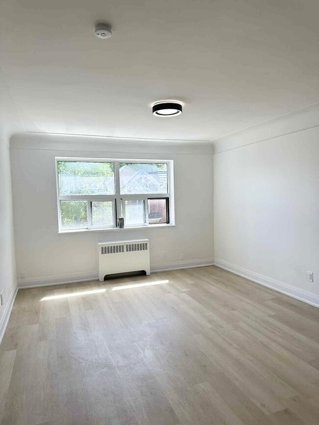 Photo - Claremont Court