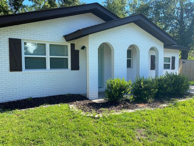 Building Photo - OCEAN SPRINGS GOLF CART DISTRICT - 3 BED 1 BATH HOUSE