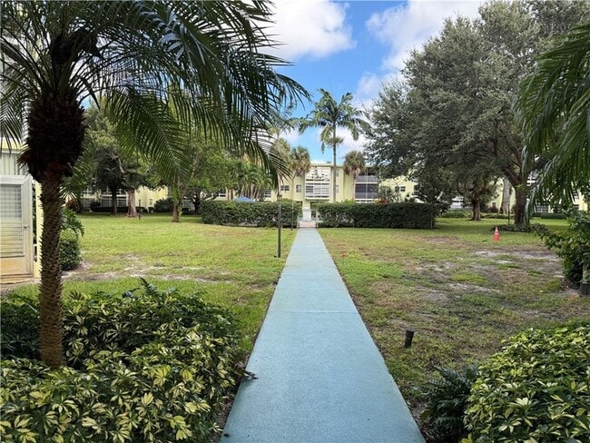 Photo - 1100 Ponce De Leon Cir Unidad N208