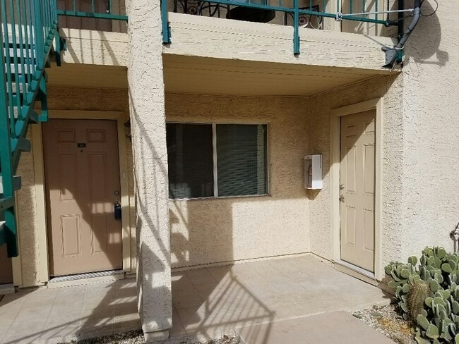 Building Photo - GATED COMMUNITY, 2 BEDROOM 1 BATH