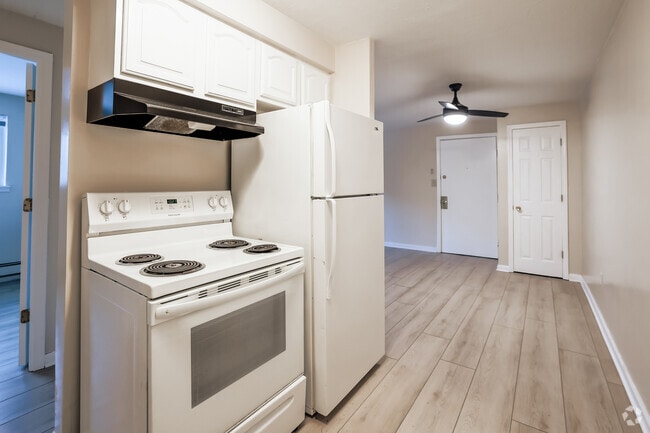 2BR, 1BA - 800SF- Kitchen