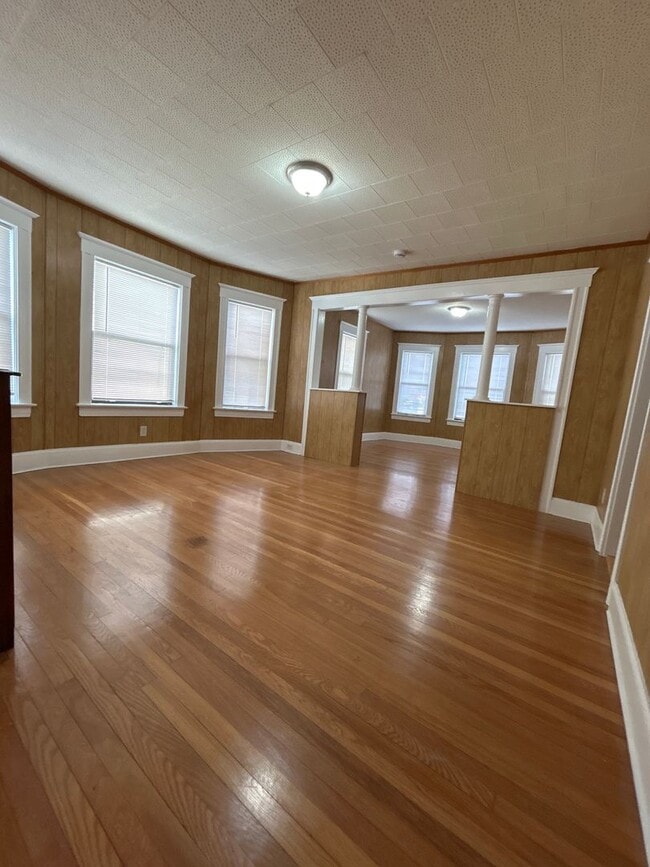 Building Photo - 72-74 Maple St Unit 1st Floor