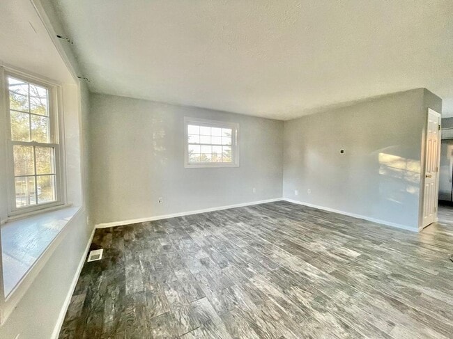 Photo - 83 Derryfield Ct