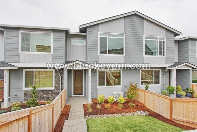 Building Photo - 3 Bed, 2.5 Bath Townhome Near WSU and Legacy Salmon Creek