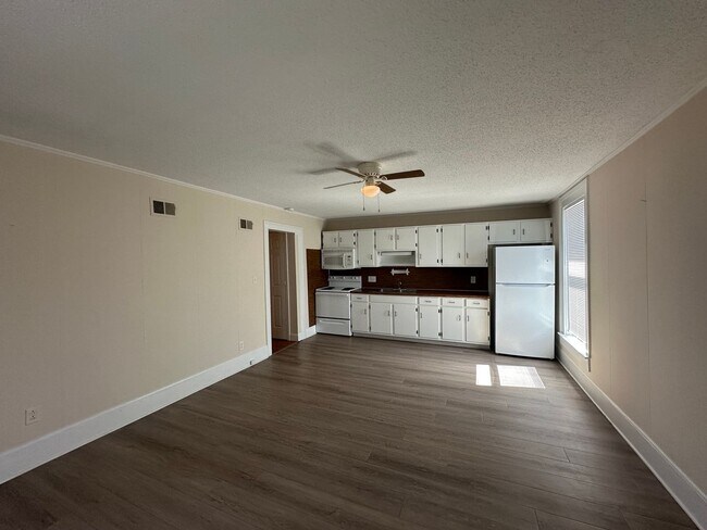 Photo - 319 W 2nd St Unidad B