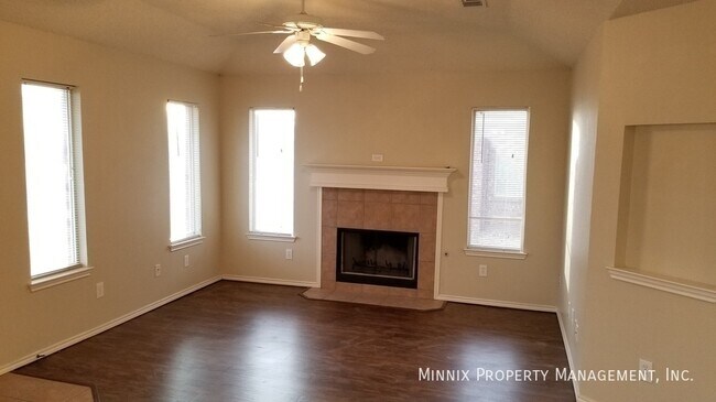 Photo - 3112 110th St