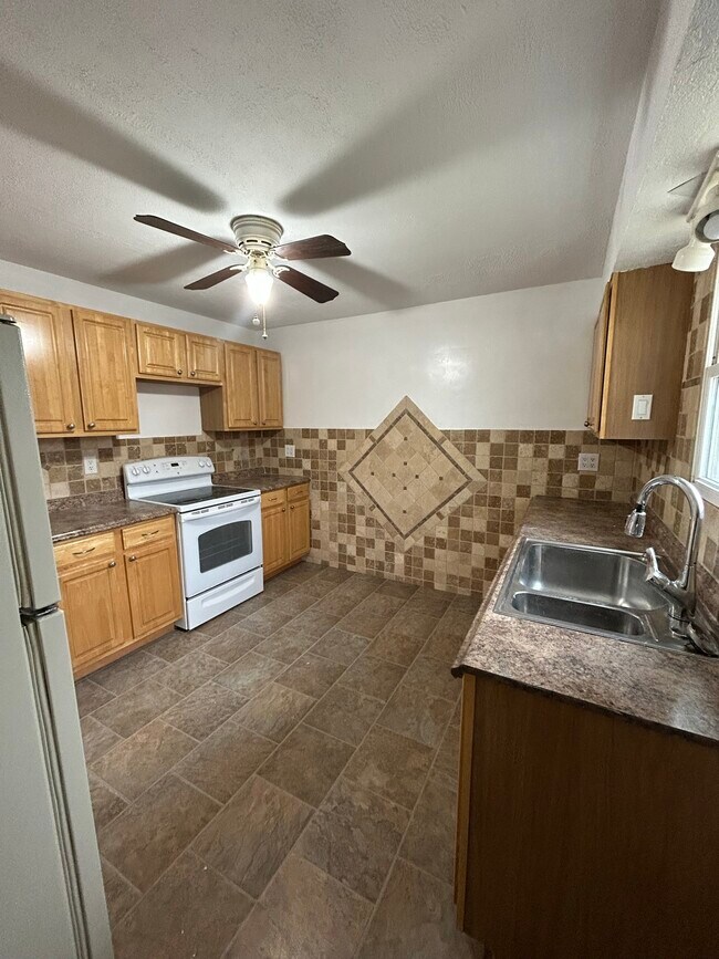 Photo - 506 Maple Ridge