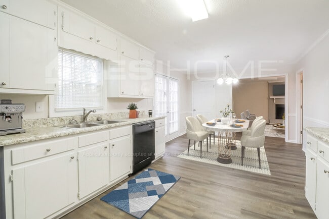 Photo - 1512 Hillside Dr SE