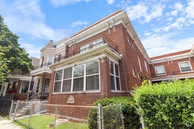 Building Photo - 4132 N Ashland Ave Unit 1R Rental