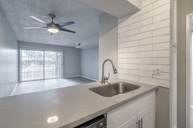 2BR, 1BA - 820 pies cuadrados Renovado