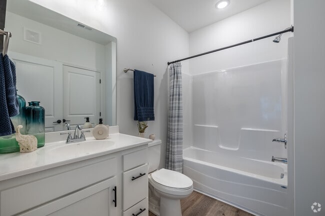 2BR, 2BA - 1,016SF - First Bathroom