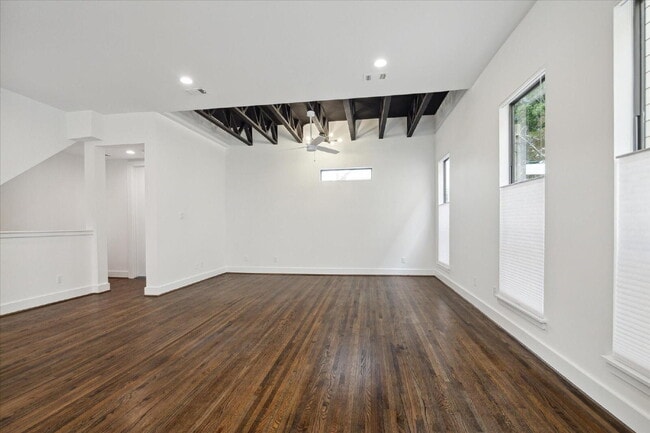 Photo - 3 Bed Home for Rent in Greater Heights 77008 | 2-Car Garage + Private Backyard Unit B,