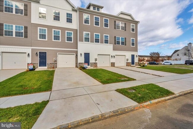 Building Photo - 220 Sandy Rdg Rd