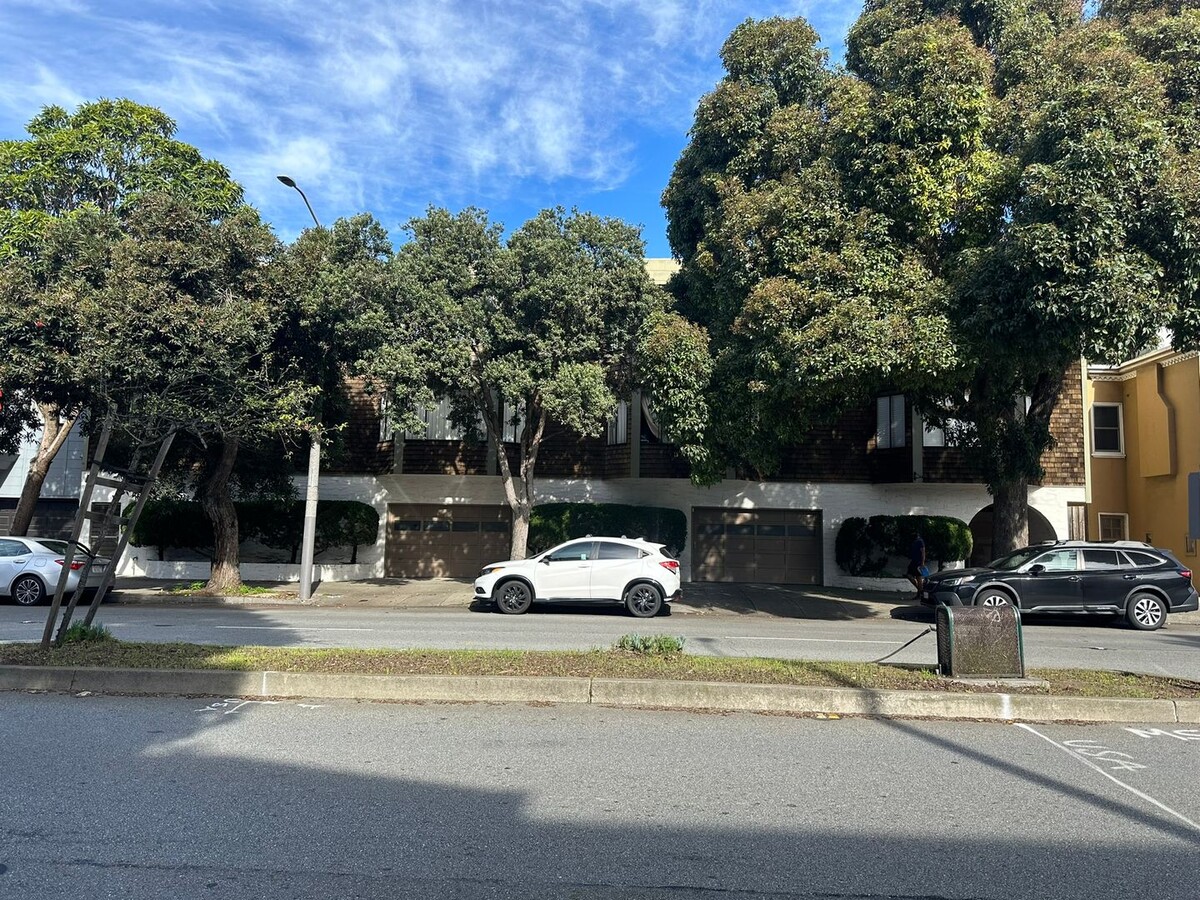460 Monterey Boulevard - 460 Monterey Boulevard Apartments