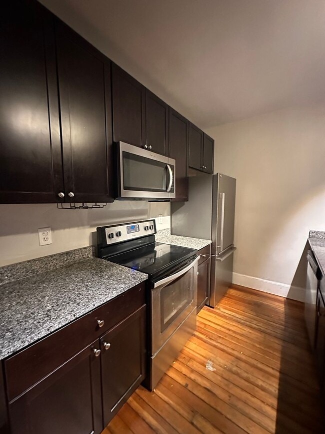Building Photo - 94 Oakland Ave Unit 2