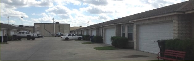 Building Photo - Ridgeway Townhomes, 2 bedroom, 2 baths