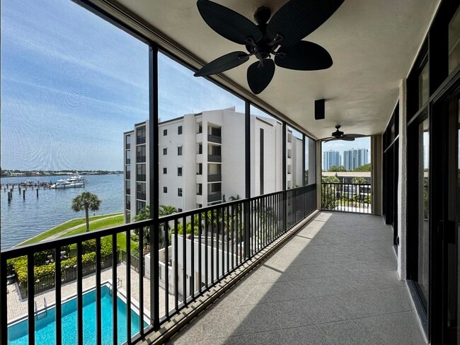 Photo - 11370 12 Oaks Way Unit 418