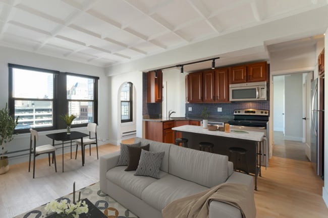 Building Photo - 1204 N LaSalle St