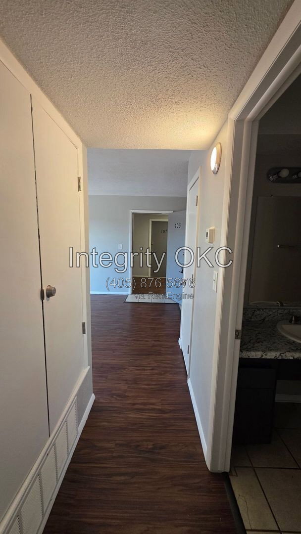 Photo - 3907 N Rockwell Ave Unit 221