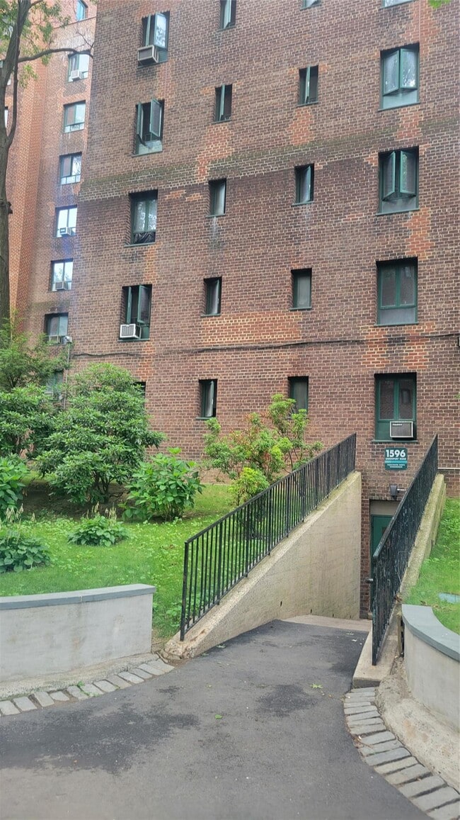 Photo - 1596 Unionport Rd Condo Unit 2E