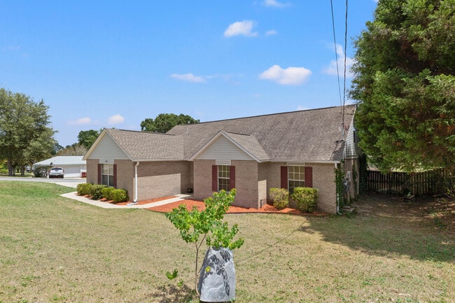 Photo - 380 Riverchase Blvd