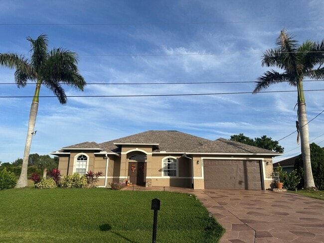 Building Photo - 2347 SW Kent Cir