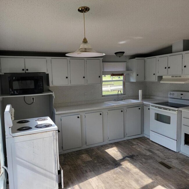 Photo - 1450 Broad St