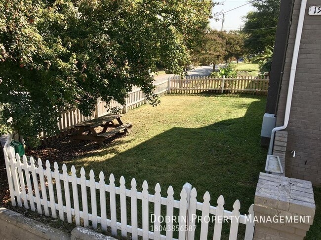 Building Photo - 1917 Lakeview Ave Unit 2