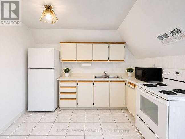 Photo - 338 Vaughan Rd Unit Apt 3