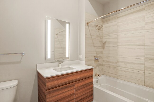 Photo - 823 N Wells St