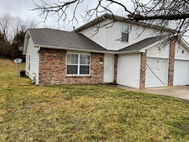 Building Photo - 675-677 W. Country Squire Ct. Unit 677
