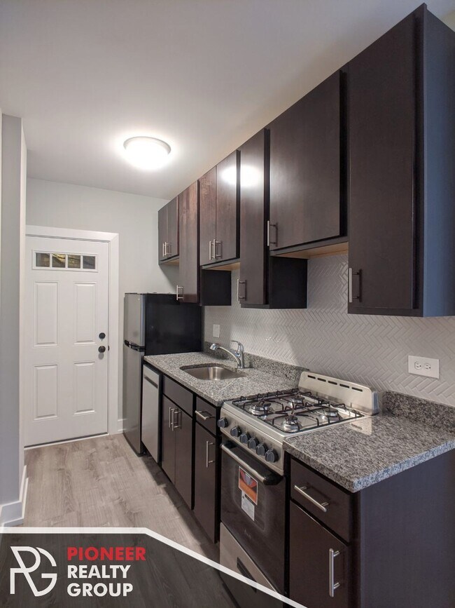 Photo - 711 W Brompton Ave