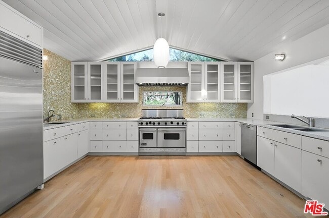 Photo - 1700 San Ysidro Dr