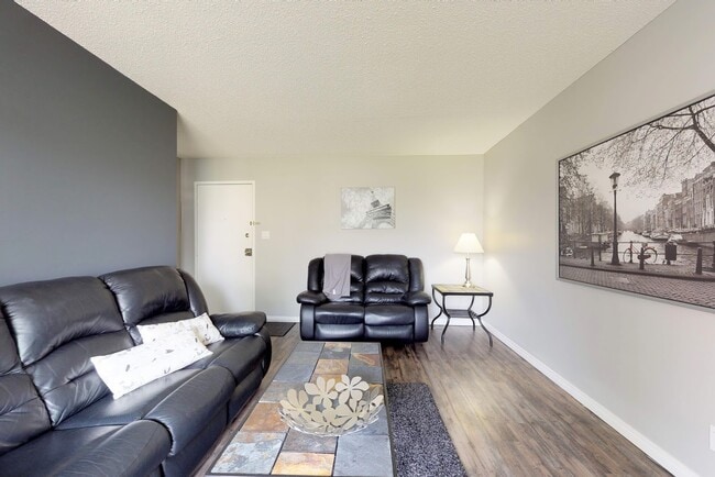 Photo - 11245-11245-31 31 Ave NW