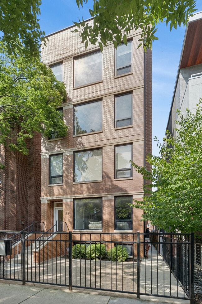 Building Photo - 1850 N Sedgwick St Unit #2