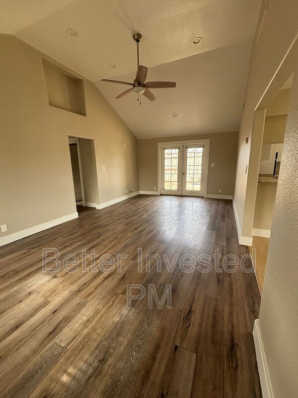 Photo - 111 Connely Ln