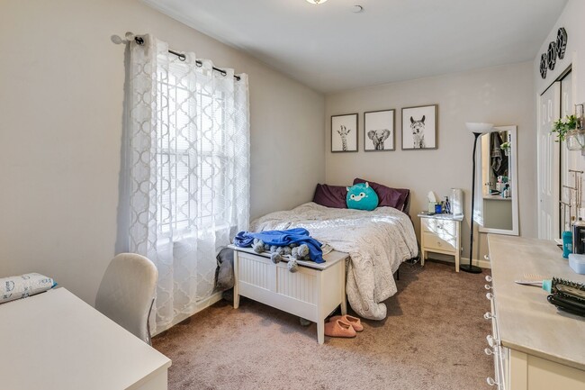 Photo - 1628 Willington St Apartment Unit B