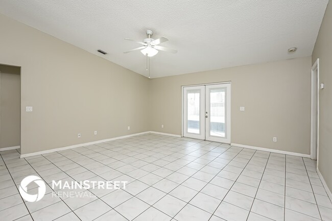 Photo - 362 Emerson Dr NW