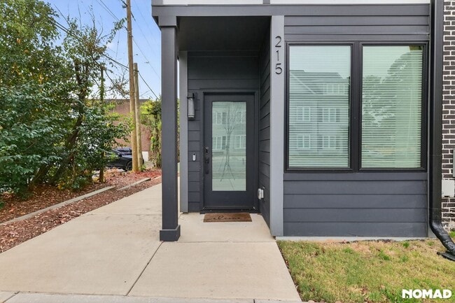 Photo - 215 Freeland Ln