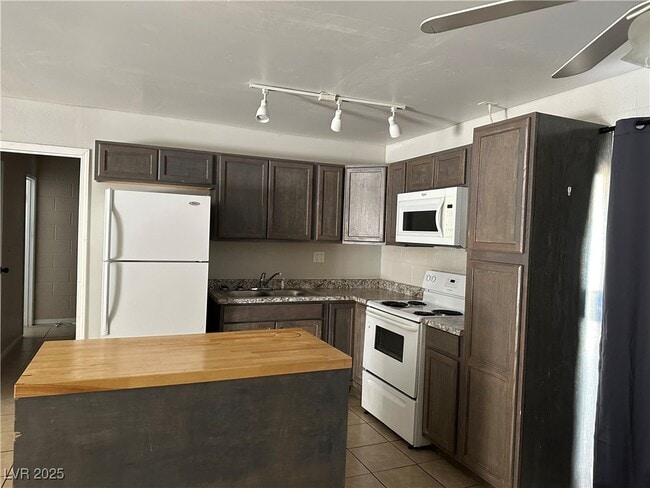 Building Photo - 2929 E Elm Ave Rental